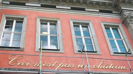 Chapeau! In Potsdam ist das, nun ja, Stadtschloss schon fertig. In Berlin dauert es noch ein paar Jahre. 