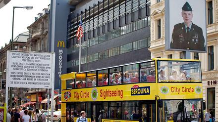 Das Verkehrsgewusel an touristischen Orten wie Checkpoint Charlie oder Bergmannstraße soll besser geregelt werden.