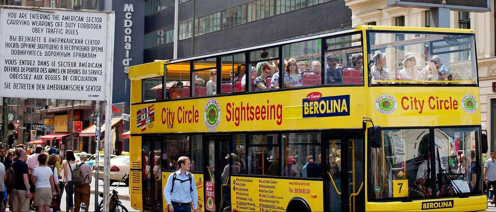 Das Verkehrsgewusel an touristischen Orten wie Checkpoint Charlie oder Bergmannstraße soll besser geregelt werden.