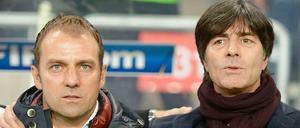 Nach der WM 2014 stehen sie nicht mehr gemeinsam an der Linie: Joachim Löw (rechts) bleibt zwar Bundestrainer, aber Assisten Hansi Flick wird Sportdirektor.