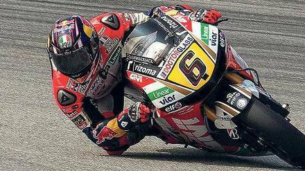 Noch stabile Seitenlage. Stefan Bradl stürzte in Malaysia im Training. 
