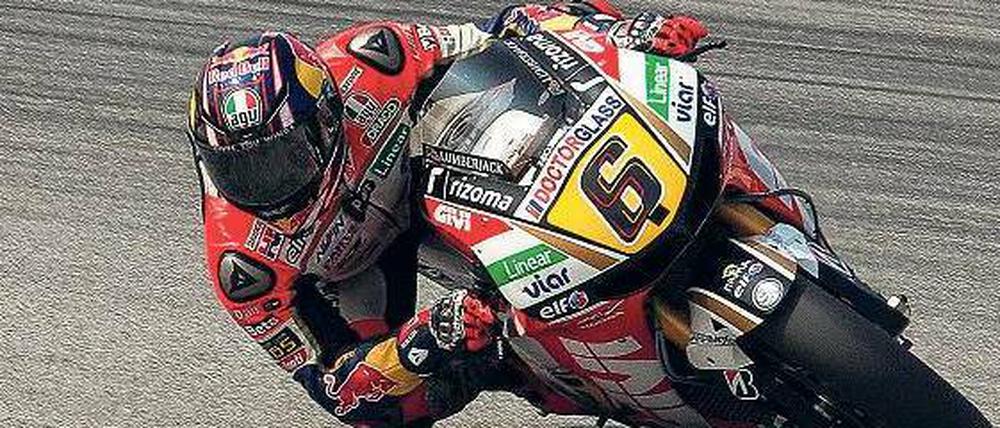 Noch stabile Seitenlage. Stefan Bradl stürzte in Malaysia im Training. 