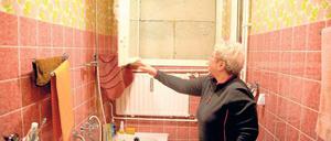 Eingemauert. Das Bad und auch die Küche von Wohnungen in der Calvinstraße wurden zugemauert, weil nebenan ein Neubau entstand. Nun soll außerdem saniert werden. Die Mieter zogen deshalb vor Gericht.