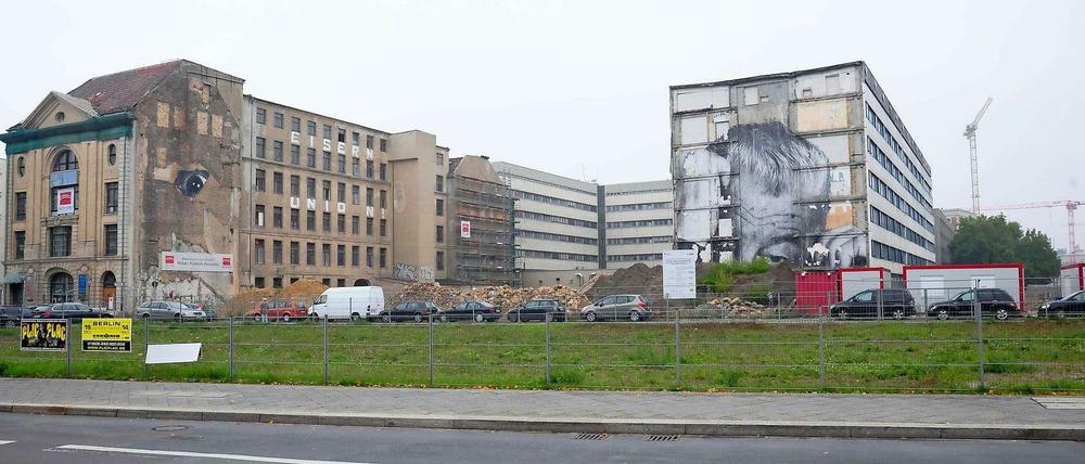 Baut hier wer? Die Breite Straße wird nach Eröffnung des Humboldtforums begehrtes Baugebiet. Noch stehen hier die Reste des ehemaligen DDR-Bauministeriums.