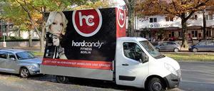 Auf Mitgliederwerbung: Mit diesem mobilen Wagen wurden vom "Hard Candy" Clubmitgliedschaften in der näheren Umgebung vorverkauft.
