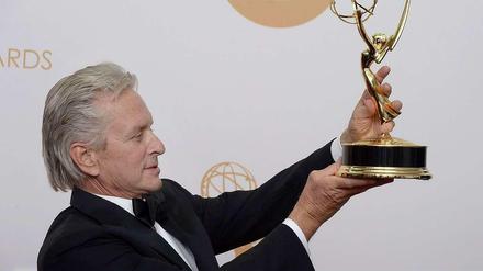 Michael Douglas mit seinem Emmy.