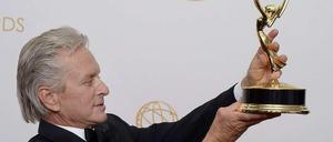 Michael Douglas mit seinem Emmy.