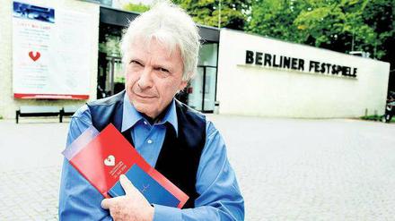 In Vorfreude. Knut Koch vor dem Haus der Berliner Festspiele.