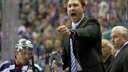 Endlich was zum Jubeln: Eisbären-Trainer Jeff Tomlinson. 
