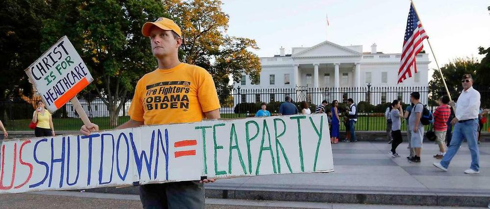 Der "Shutdown" in den USA wird zum Dauerzustand. Die Wirtschaft ächzt, Verhandlungspartner im Ausland sind enttäuscht. Doch auch am Wochenende ist kein Kompromiss der zerstrittenen US-Abgeordneten in Sicht. Könnte die Lahmlegung sich über Wochen hinziehen?