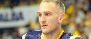 Sven Schultze, 35, spielte schon von 1998 bis 2000 für Alba. Seit 2010 steht er wieder in Berlin unter Vertrag, hier jubelt er mit David Logan (links). Heute treten die Berliner in ihrem ersten Spiel der Bundesligasaison in Quakenbrück an.