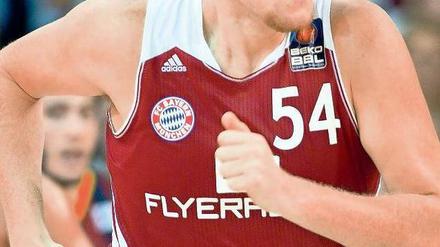 Gewichtiger Zugang: John Bryant füllt jetzt das Bayern-Trikot.