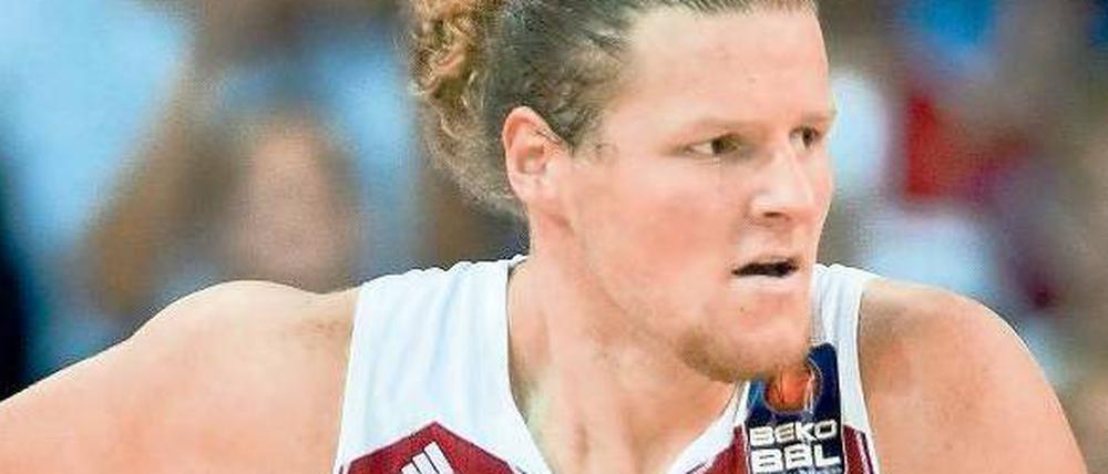 Gewichtiger Zugang: John Bryant füllt jetzt das Bayern-Trikot.