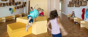 "Bei uns darf über die Tische gelaufen werden", sagt Monika Schieferdecker, Kita-Leiterin.