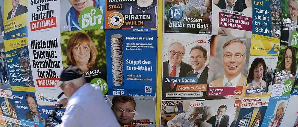 Viele Werbung, wenig Beteiligung? Eine Plakatwand in Hessen.