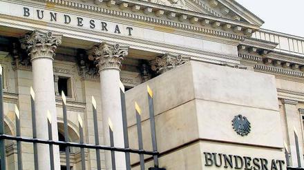 Bleibt der Bundesrat Oppositionskammer? Oder schafft Rot-Grün es in letzter Minute noch im Bund und in Hessen? Dann wären beide Kammern „gleichfarbig“. 