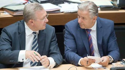 Frank Henkel und Klaus Wowereit unterhalten sich