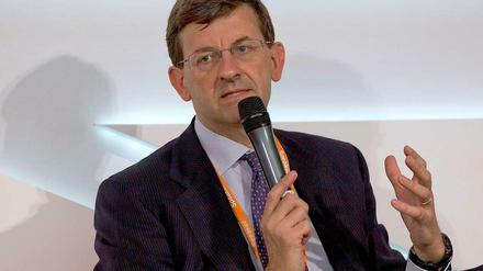  Vodafone-Chef Vittorio Colao baut das Unternehmen um.