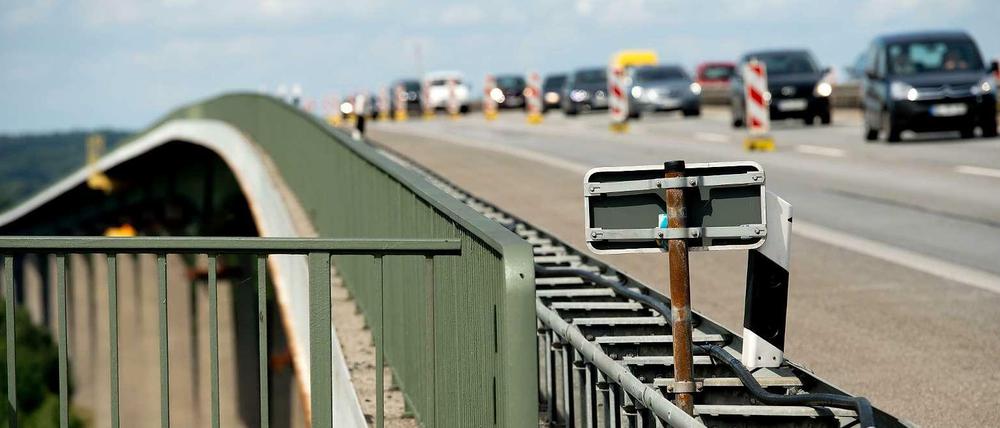 28 Pfeiler der Rader Hochbrücke sind marode. Die teilweise Sperrung der Fahrbahnen führt zu enormen Beeinträchtigungen des Verkehrs. 