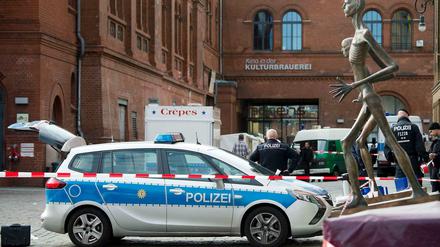 Nach den tödlichen Schüssen auf einen Türsteher des Soda-Clubs auf dem Gelände der Kulturbrauerei in Prenzlauer Berg sucht die Polizei weiterhin Zeugen. 