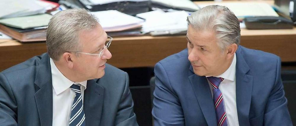 Im Gleichstrom. Wie CDU-Chef Frank Henkel (links) sieht auch der Regierende Klaus Wowereit (SPD) ein Stadtwerk kritisch.