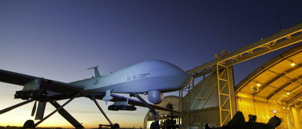Drohne vom Typ Predator MQ-1. Auf Basis dieses Modells entstand auch die weiterentwickelte "Predator MQ-9 Reaper", die offenbar nun der Bundeswehr angeboten wird.