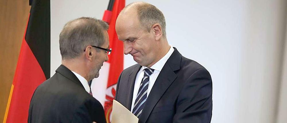 Matthias Platzeck übergibt das Amt an seinen Nachfolger Dietmar Woidke.