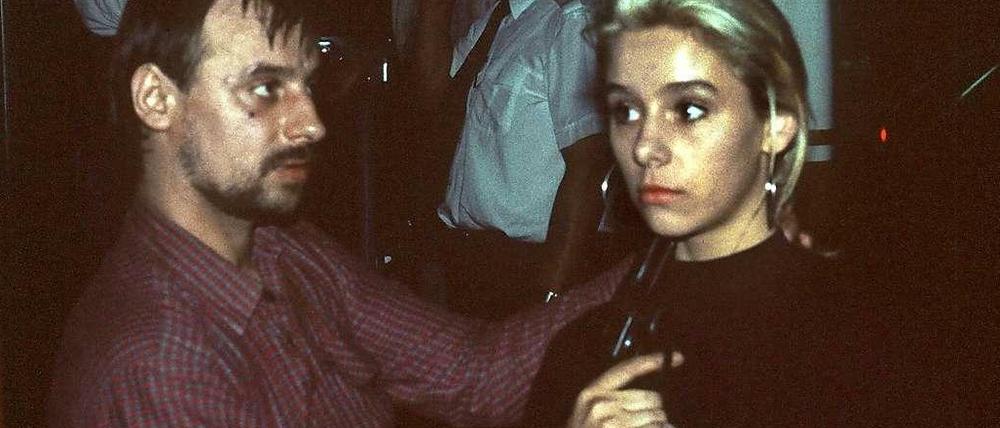Dieter Degowski bedroht die Geisel Silke Bischoff. Bischoff wird im Laufe der Geiselnahme getötet.