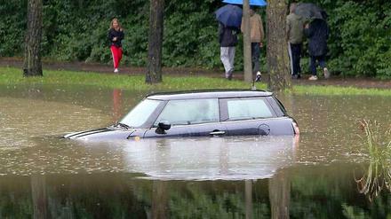 Weltuntergangswetter, versunkene Autos: Die Unwetter der vergangenen Tage haben ihre Spuren hinterlassen.