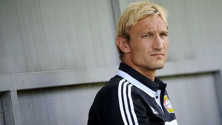 Das Gesicht von Bayer Leverkusen: Sami Hyypiä geht erstmals als alleiniger Fußball-Lehrer in die Saison.