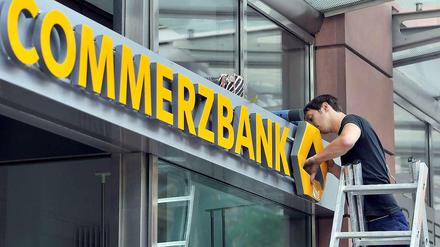 Nach der Übernahme der Dresdner Bank veränderte die Commerzbank 2010 ihr Logo. Nun steckt sie mitten im Umbau der Struktur.