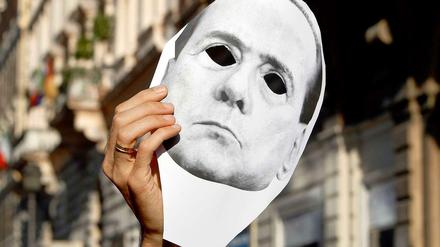 Demaskiert: Nach dem Richterspruch stehen die Karten für Berlusconi schlecht.