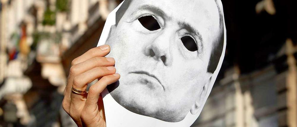 Demaskiert: Nach dem Richterspruch stehen die Karten für Berlusconi schlecht.