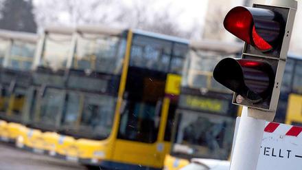 Ein neues BVG Beschleunigungsprogramm zufolge sollten Ampelanlagen Bussen und Straßenbahnen die Vorfahrt gewähren