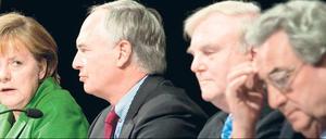 Wer bleibt noch wie lange? Industriepräsident Hans-Peter Keitel und DIHK–Chef Hans Heinrich Driftmann gehen in diesem Herbst, Arbeitgeberpräsident Dieter Hundt (von links) spätestens im November 2013. Bis dahin weiß auch Angela Merkel, ob ihre Amtszeit abgelaufen ist: Im Herbst 2013 wird gewählt.