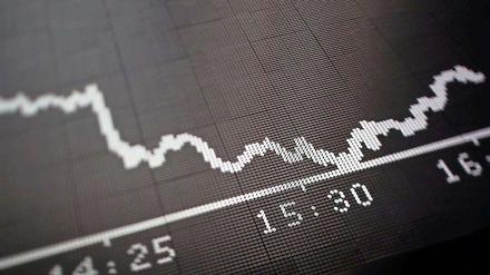 Fallstudie. Nach einem schwachen Freitagshandel fiel der Dax auch am Montag weiter - um 3,2 Prozent auf 6419 Punkte.