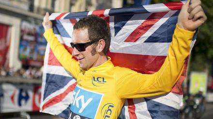 Bradley Wiggins trägt das gelbe Trikot.