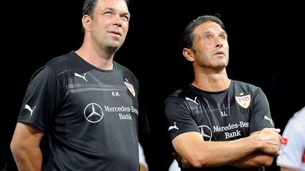 Men in Black: Trainer Bruno Labbadia (r.) und Torwarttrainer Andreas Menger schauen in eine verheißungsvolle Zukunft - hoffen sie zumindest.