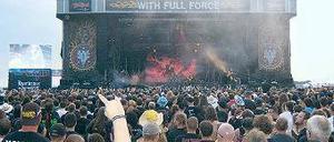 Hin und weg. Unsere Autorin (im Bild ihr Arm) auf ihrem Lieblingsfestival.