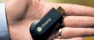 Dieser Stick bringt Inhalte von Smartphones oder Tablets auf den Fernseher.Foto: AFP