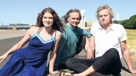 Feldspieler. Bille Behr, Stefan Behr und Martin Thoms (v. l.) von Theater Anu. 