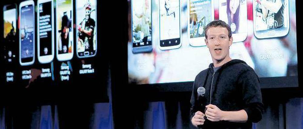Becker-Faust. Facebook-Gründer Mark Zuckerberg gelingt mit seinem Unternehmen der Wechsel ins mobile Internet.