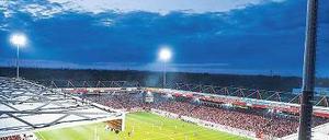 Köpenick bei Nacht. Das Stadion An der Alten Försterei des Berliner Zweitligisten 1. FC Union erstrahlte am Freitagabend zum ersten Mal in neuem Glanz.Foto: dpa