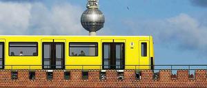 Die BVG setzt auf mehreren U-Bahnhöfen wieder Personal ein.