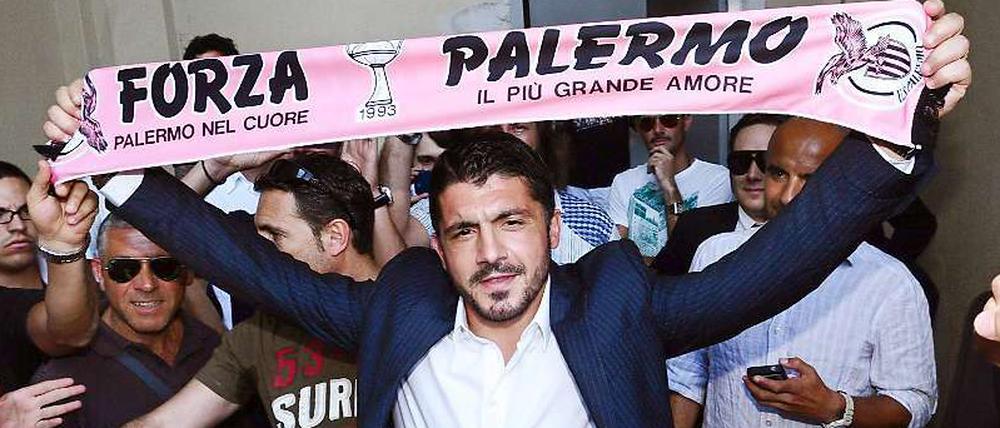 Ein Weltmeister für Palermo. Gennaro Gattuso bei seiner Ankunft auf Sizilien. 