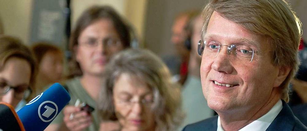NSA-Affäre: Am Donnerstag stand Kanzleramtsminister Ronald Pofalla (CDU) bei einer Sitzung des Parlamentarischen Kontrollgremiums zur Späh-Affäre Rede und Antwort.