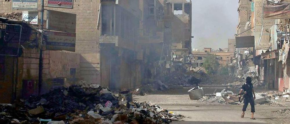 Der seit Monaten andauernde Bürgerkrieg in Syrien hinterlässt überall Verwüstung. Hier ein Bild aus der Stadt Deir al-Zor. 