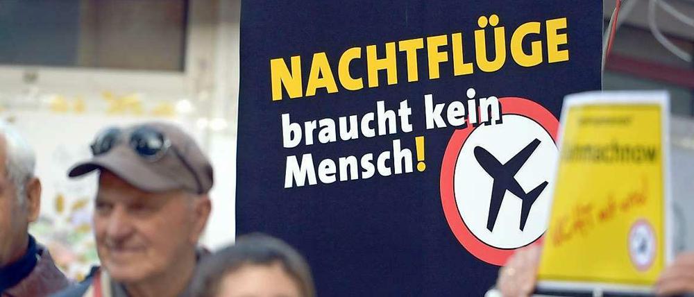 100 Mal und kein bisschen leiser: Die Gegner des Flughafens in Friedrichshagen geben nicht auf. 