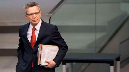 Verteidigungsminister Thomas de Maizière steht wegen des "Euro Hawk"-Desasters in der Kritik.