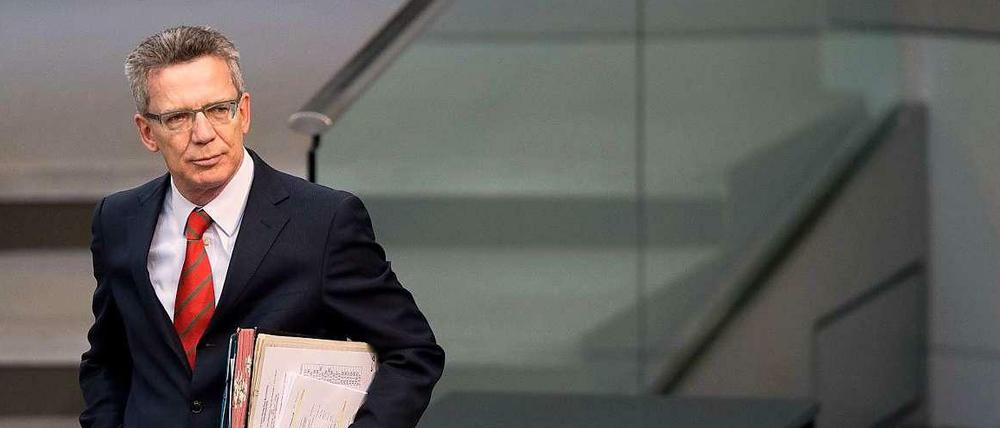Verteidigungsminister Thomas de Maizière steht wegen des "Euro Hawk"-Desasters in der Kritik.